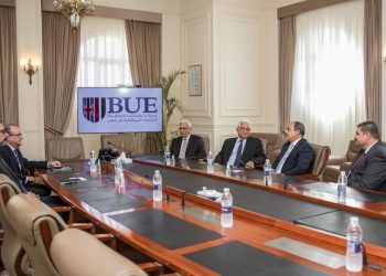 رئيس الجامعة البريطانية في مصر يستقبل وفدًا من السفارة الفنلندية