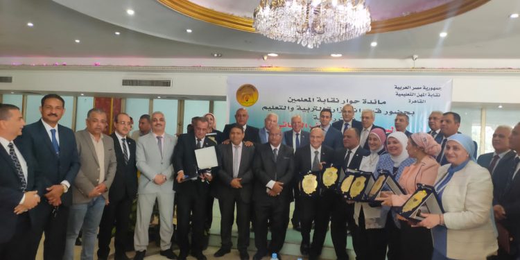 تفاصيل أول جلسة حوارية لوضع حلول لأزمة عجز المعلمين