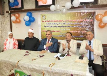 رئيس جامعة الأزهر يشارك في تكريم المتفوقات بكلية التجارة ويرحب بالطالبات الجدد