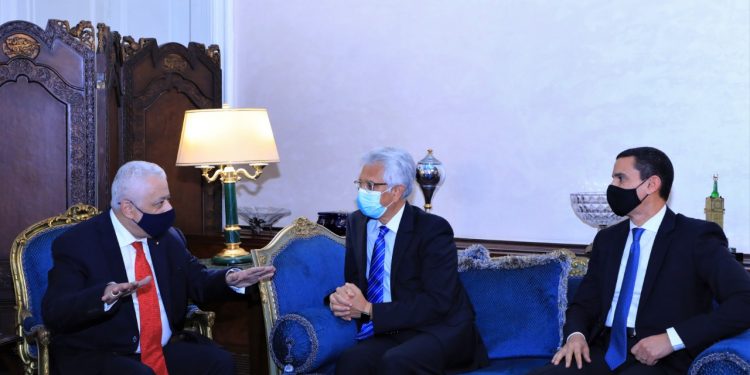 «شوقي» يستعرض مع مسؤولي البنك الدولي تجربة مصر في تطوير التعليم