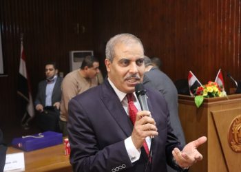 رئيس جامعة الأزهر يحاضر حول كيف تكون أستاذًا ناجحًا بكلية التربية وسط إقبال كبير