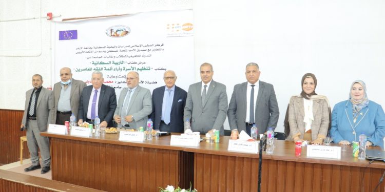 رئيس جامعة الأزهر يحذر طالبات كلية العلوم من الشائعات والانسياق خلفها ويؤكد: أنتم في كلية العلم والعلماء