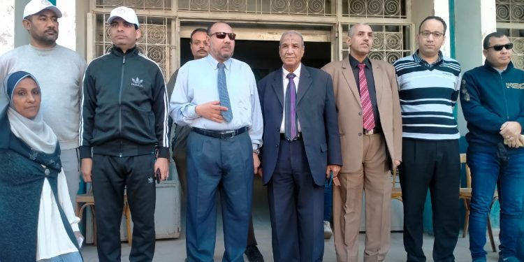  نائب رئيس جامعة الأزهر يبدأ فعاليات اليوم التطوعي بكليات البنات بأسيوط لتجميل و تشجير الحرم الجامعي