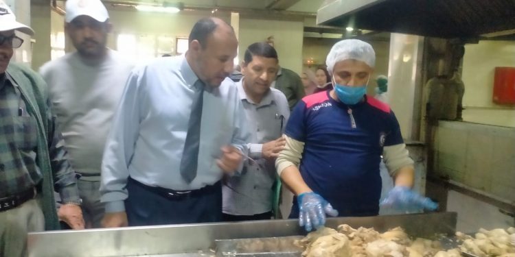 نائب رئيس جامعة الأزهر يتفقد مطبخ المدينة الجامعية للطالبات بأسيوط