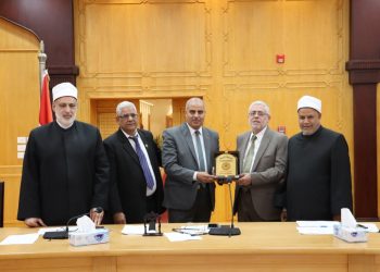 مجلس جامعة الأزهر يقدم التهنئة لوكيل كلية العلوم لاختياره خبيرًا بوزارة الدفاع