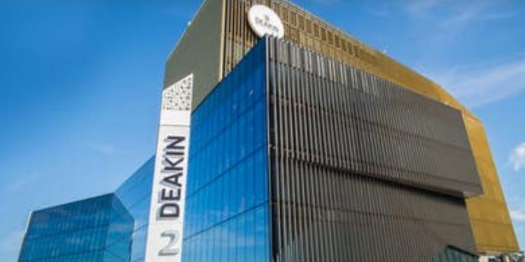 جامعة Deakin تعلن عن منح ماجستير في القانون