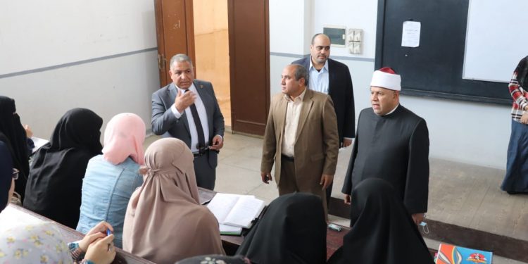بالصور نائبا رئيس جامعة الأزهر يتفقدان كلية الدراسات الإسلامية والعربية للبنات ببورسعيد