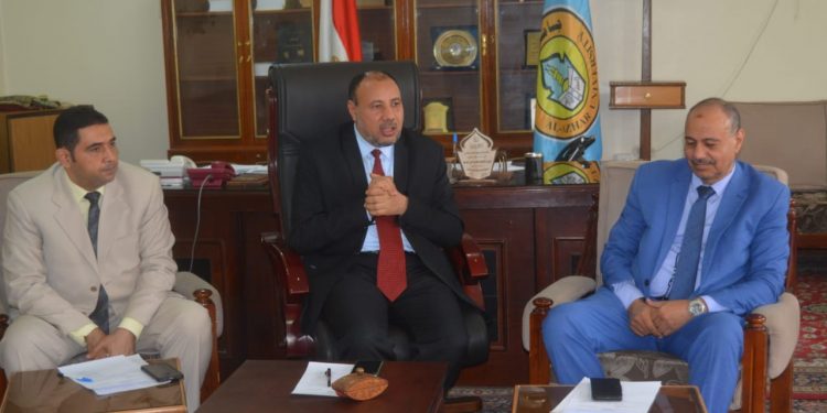 نائب رئيس جامعة الأزهر يجتمع بالسادة مديري إدارات كليات فرع الجامعة بأسيوط
