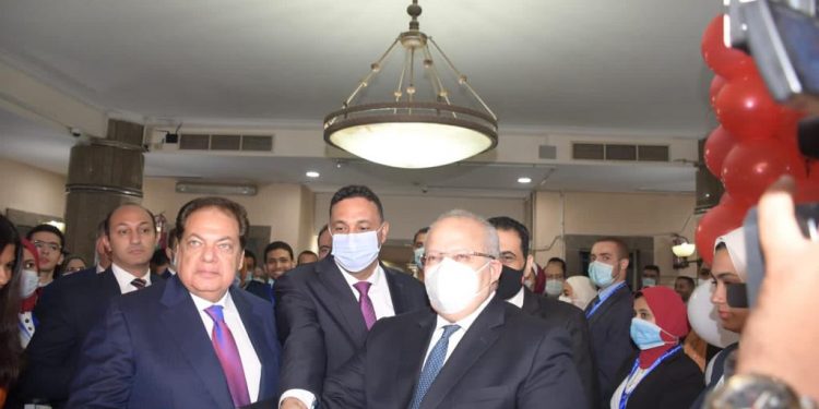 أبو العينين يعلن تطوير مدرجات كلية الاقتصاد والعلوم السياسية بجامعة القاهرة