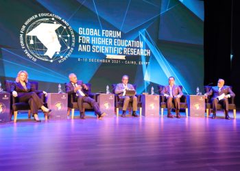 وزير الآثار : 12 جامعة مصرية تضم كليات للسياحة والفنادق