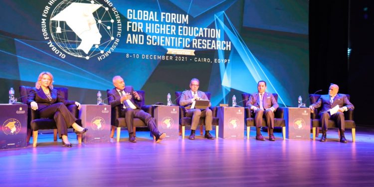 وزير الآثار : 12 جامعة مصرية تضم كليات للسياحة والفنادق