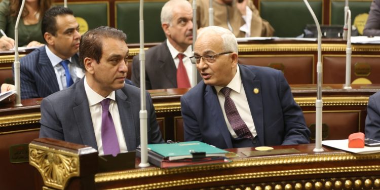 داود مهاجمًا وزير التعليم: “مبيتكشفش على البرلمان وبيعمل اللي في دماغه”