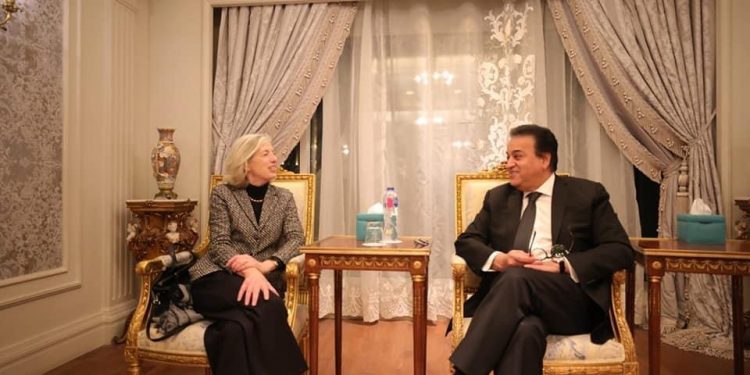 وزير التعليم العالي يبحث آليات التعاون مع اليونسكو