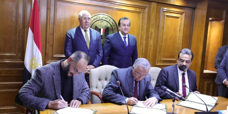 لانتاج لقاح مضاد لفيروس كورونا.. بروتوكول تعاون بين التعليم العالي والزراعة