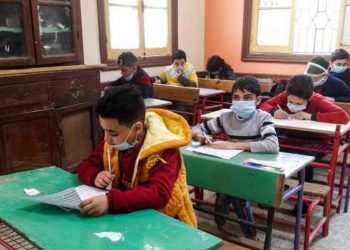 الصفحات الرسمية للمدارس علي الفيسبوك وواتس أب.. نقاش لـ"أمهات مصر"