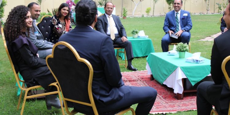 السفير الباكستاني يلتقي مديري وممثلي الشركات الناشئة المصرية البارزة