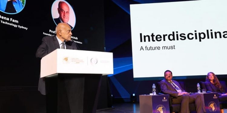 مجدي يعقوب:  نعيش حالة انعزال بين التخصصات ومصر تشهد تحركًا كبيرًا في مشروع الجينوم البشري