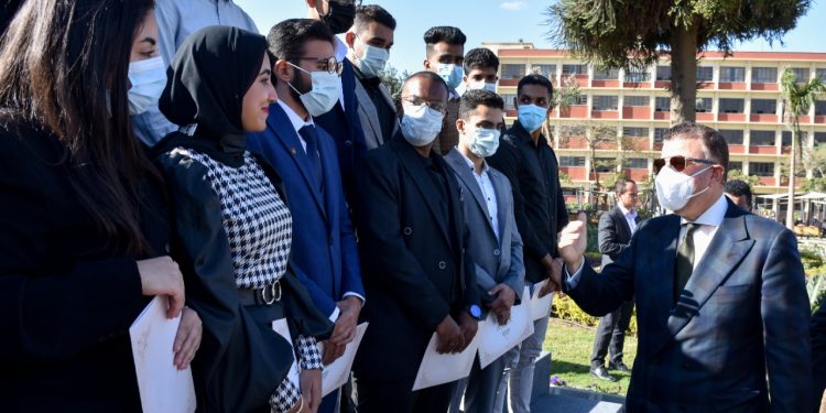 رئيس جامعة عين شمس لاتحاد الطلاب: «عليكم مسئولية كبيرة»