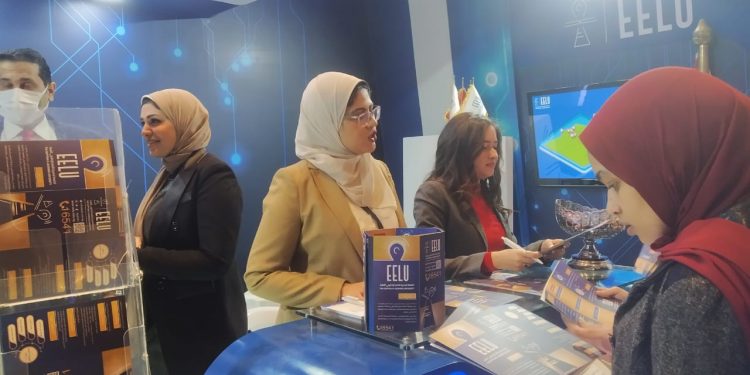 بالصور.. إقبال كثيف من زوار معرض المنتدى العالمي للتعليم العالي والبحث العلمي