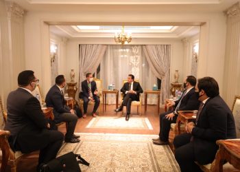 عبدالغفار يلتقي وفد شركة السيفير لبحث التعاون في مجالات البحث العلمي وتحليل البيانات