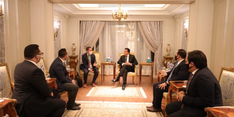 عبدالغفار يلتقي وفد شركة السيفير لبحث التعاون في مجالات البحث العلمي وتحليل البيانات