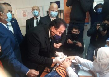 عبدالغفار يطلق شارة بدء الحملة القومية للتطعيم ضد شلل الأطفال بحي الأسمرات