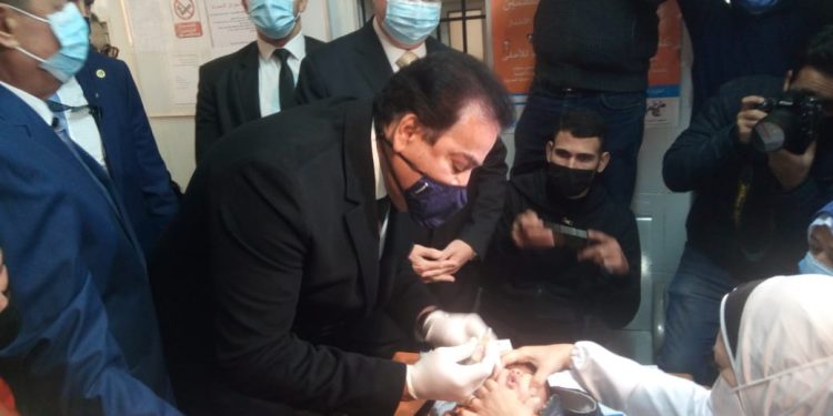 عبدالغفار يطلق شارة بدء الحملة القومية للتطعيم ضد شلل الأطفال بحي الأسمرات