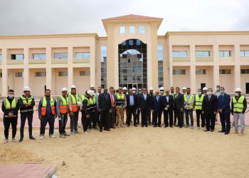 وزير التعليم العالي يتفقد منشآت الجامعة التكنولوجية ببرج العرب