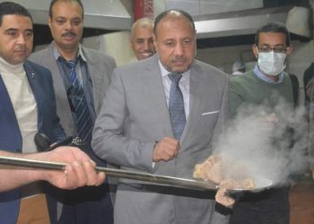نائب رئيس جامعة الأزهر يتفقد مطبخ المدينة الجامعية للطالبات بأسيوط