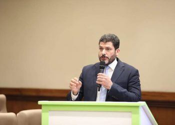 أكاديمي بمؤتمر جامعة الأزهر للمناخ يقترح إنشاء محاكم متخصصة للنظر في قضايا البيئة