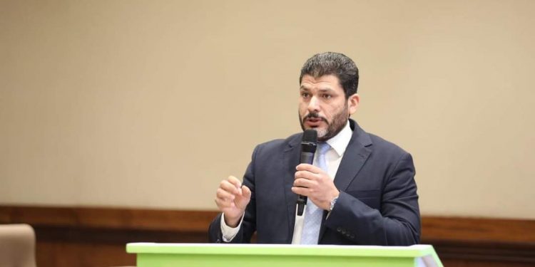أكاديمي بمؤتمر جامعة الأزهر للمناخ يقترح إنشاء محاكم متخصصة للنظر في قضايا البيئة
