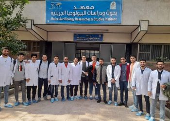 زيارة طلابية إلى معهد بحوث البيولوجيا الجزيئية ووحدة الميكروسكوب الإلكتروني بجامعة أسيوط