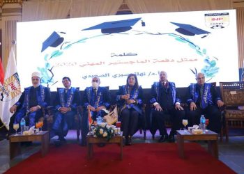 وكيل الأزهر ووزراء الشباب والتخطيط والطيران يشهدون تخريج دفعة الحاصلين علي الماجستير المهني والأكاديمي