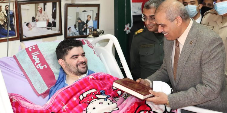 رئيس جامعة الأزهر يزور أبطال مصر ويشيد بجهودهم في التصدي للإرهاب