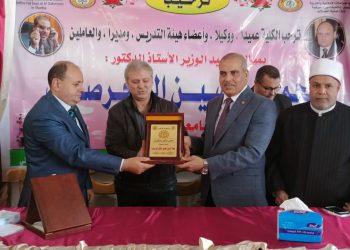 رئيس جامعة الأزهر يكرم المتميزين في الأنشطة الطلابية ويفتتح التجديدات بدراسات الشرقية