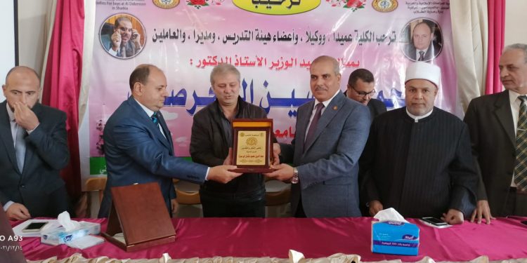 رئيس جامعة الأزهر يكرم المتميزين في الأنشطة الطلابية ويفتتح التجديدات بدراسات الشرقية