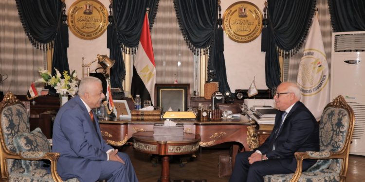 «شوقي» يلتقي محافظ بورسعيد لمناقشة القضايا المتعلقة بالعملية التعليمية