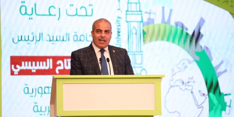 رئيس جامعة الأزهر: التضامن الإنساني الحل الأمثل للتعامل مع الأزمة الراهنة