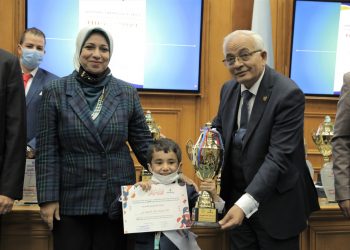 “التعليم” تكرم الطلاب الحاصلين على مراكز متقدمة في أولمبياد الدولي للغة الإنجليزية “HIPPO 2021”