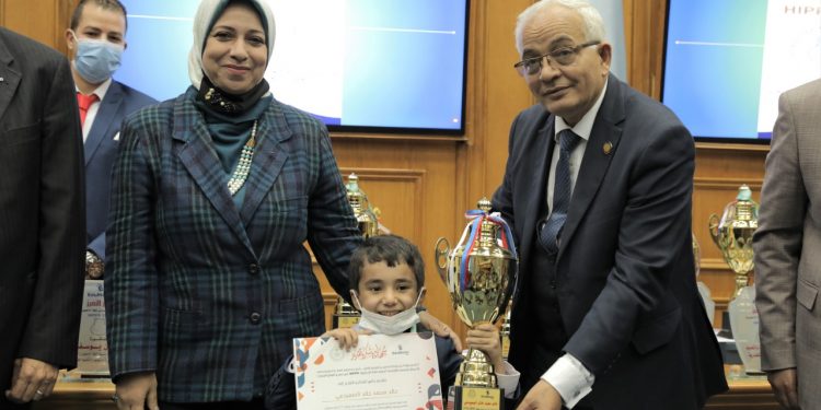 “التعليم” تكرم الطلاب الحاصلين على مراكز متقدمة في أولمبياد الدولي للغة الإنجليزية “HIPPO 2021”