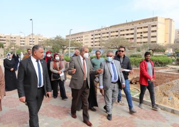 رئيس جامعة الأزهر يتفقد المدينة الجامعية للطالبات ويطالب بسرعة الانتهاء من التجديدات