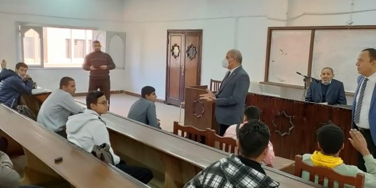 رئيس جامعة الأزهر يتابع انتظام العملية التعليمية بكلية أصول الدين