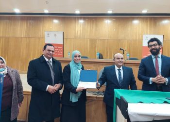 رئيس جامعة الأزهر يهنئ طالبات الشريعة والقانون لفوزهن بالمركز الأول في مسابقة اللجنة الدولية للصليب الأحمر