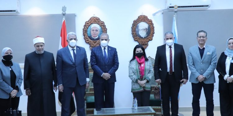 رئيس جامعة الأزهر يدشن مبادرة للتوعية بترشيد استخدام المضادات الحيوية