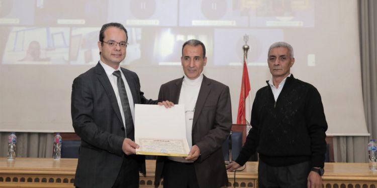 تكريم مديري مراكز التطوير التكنولوجى بالمديريات والإدارات التعليمية