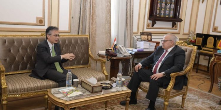 رئيس جامعة القاهرة يبحث مع سفير اليابان تعزيز التعاون مع الجامعات اليابانية