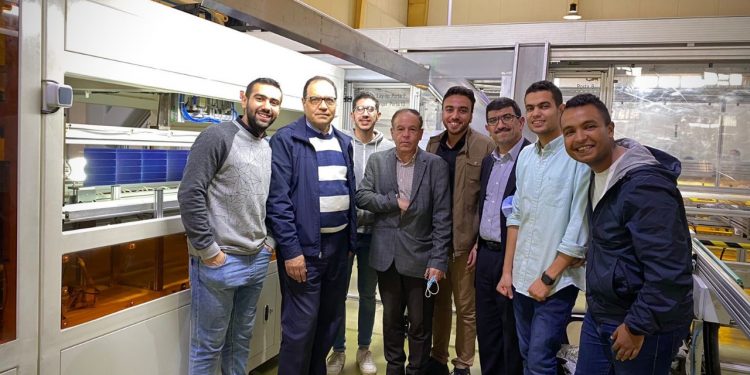 بصمة مضيئة بسواعد خريجي الألمانية بالقاهرة: إنشاء مصنع لإنتاج ألواح الطاقة الشمسية في مصر طبقًا للمواصفات العالمية