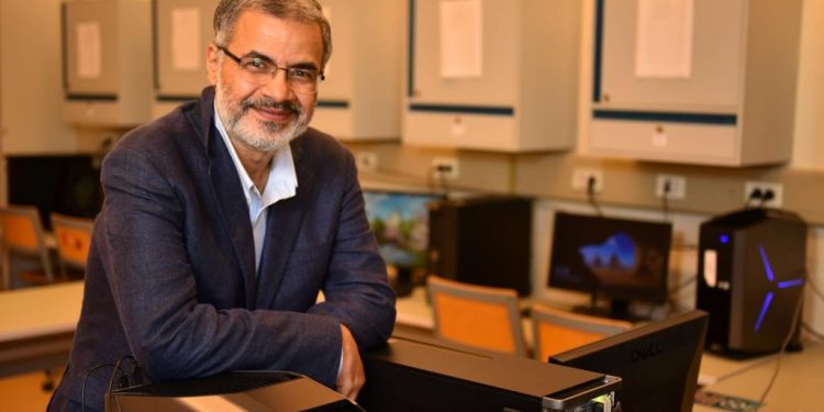 الدكتور مصطفى يوسف، الأستاذ بقسم علوم وهندسة الكمبيوتر بالجامعة الأمريكية بالقاهرة