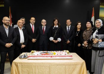 نبيلة مكرم مع الجالية المصرية بدبى