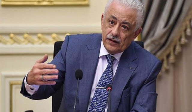 الصفحات الرسمية للمدارس علي الفيسبوك وواتس آب.. نقاش لـ"أمهات مصر"